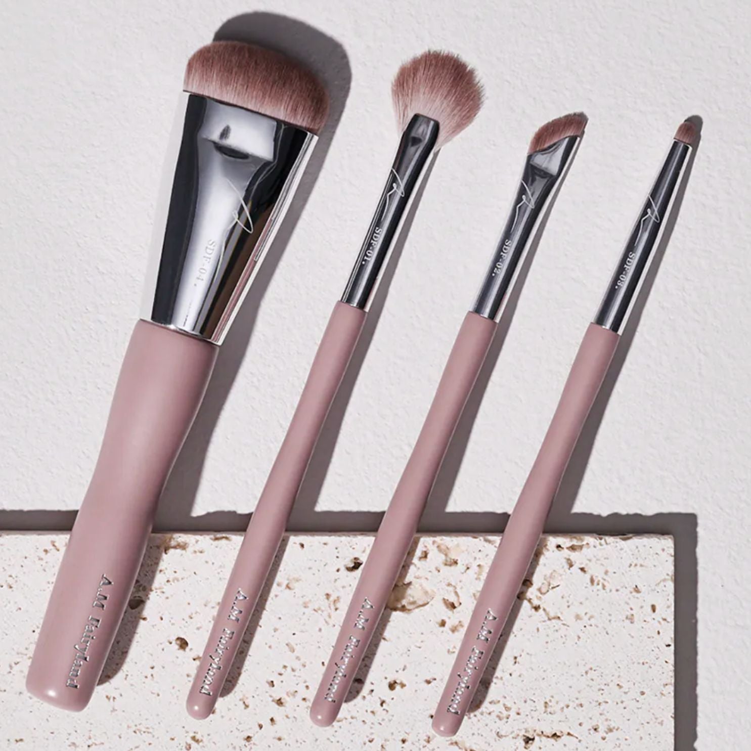 ✨新品✨A.M Fairyland 精巧掌心貼貼刷-SDF-03笑眼臥蠶刷｜點點刷【全網站香港現貨】台港同價💯